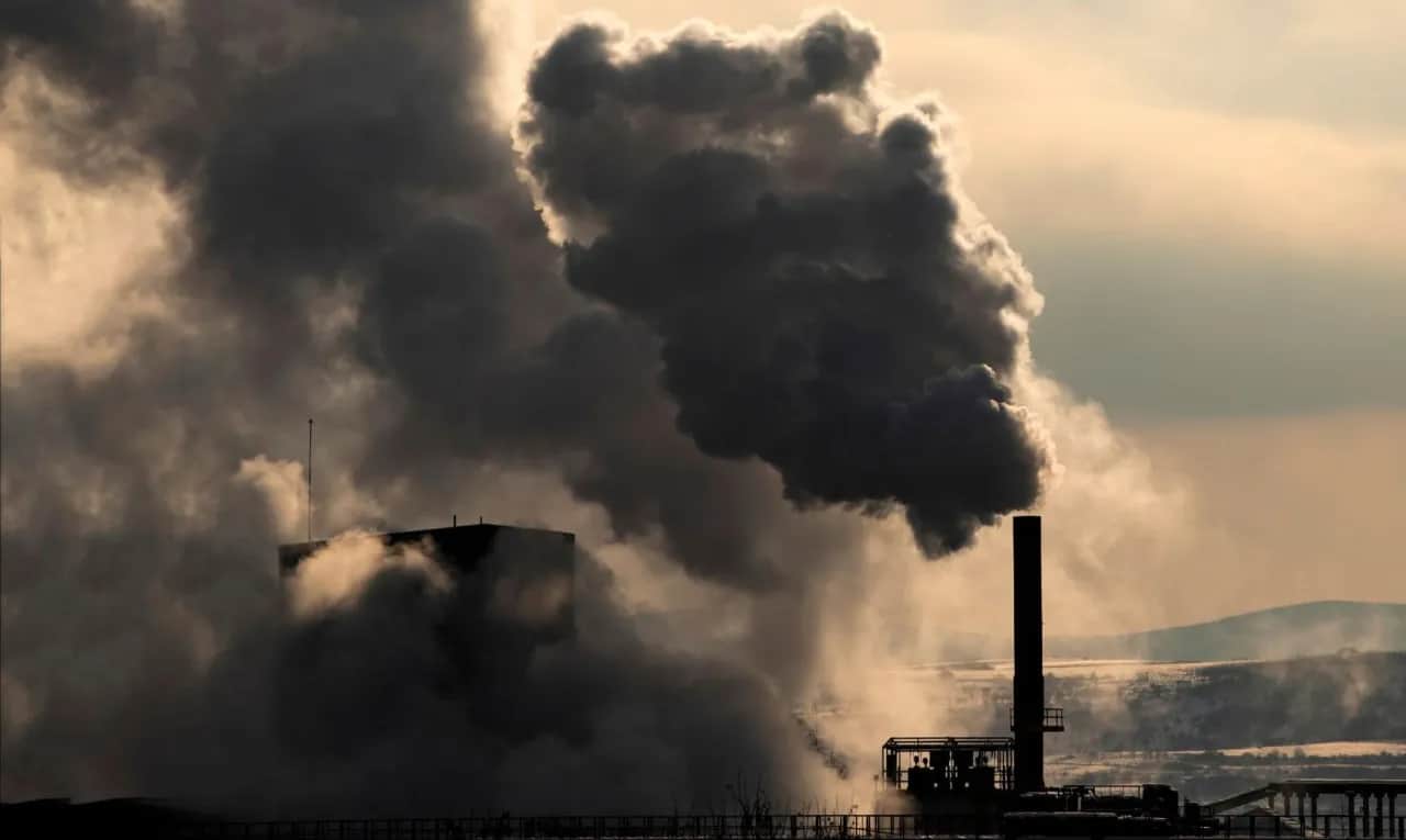 Gdzie płyną pieniądze z CO2 w Polsce? Raport NIK ujawnia prawdę